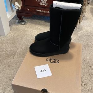 NIB Ugg Women's Classic Tall II Black Boot